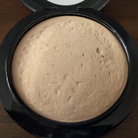 4 for $30  Mac Cosmetics Mineralize Skinfinish Medium Plus - Picture 2 of 3